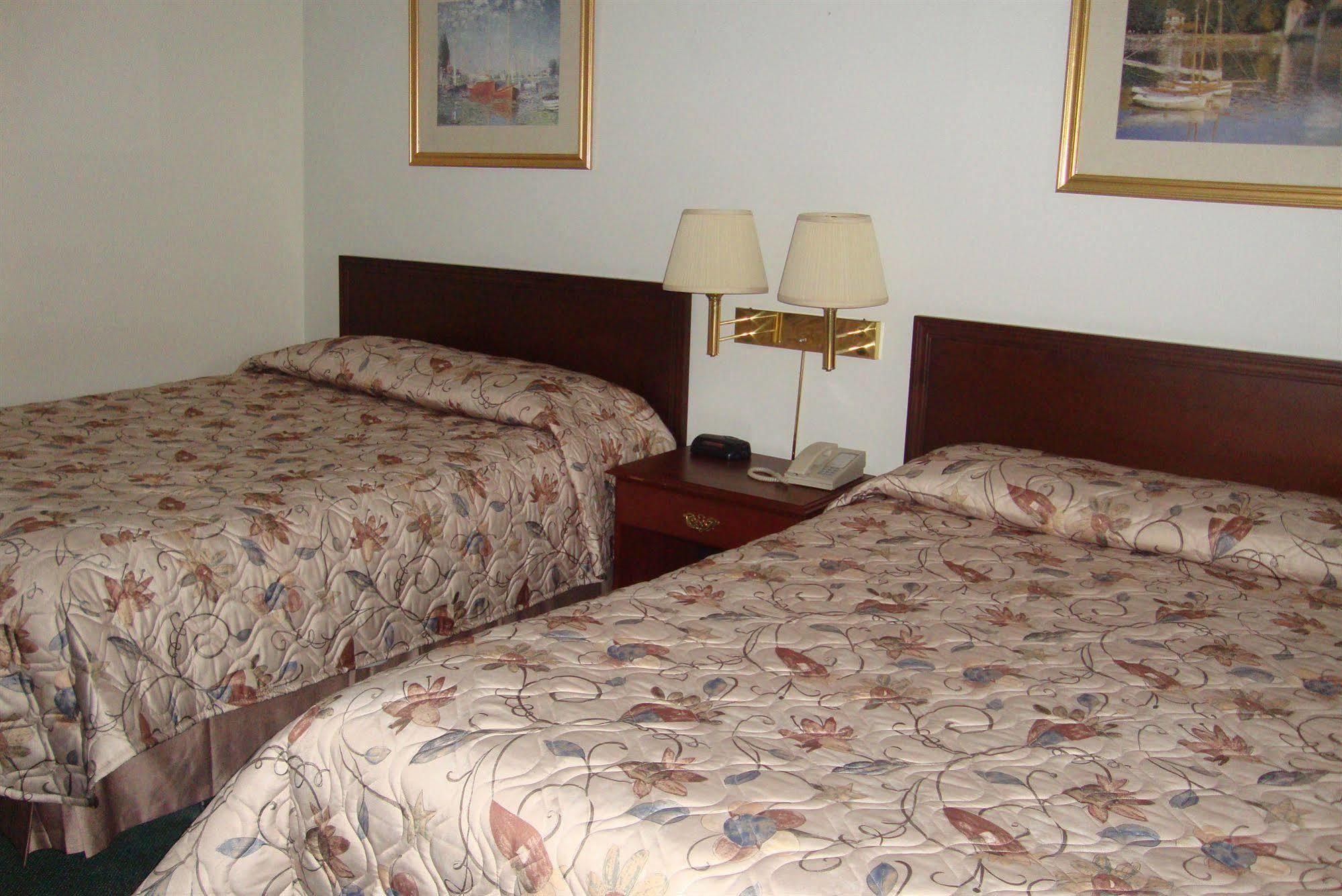 Royal Napanee Inn Greater Napanee Bagian luar foto